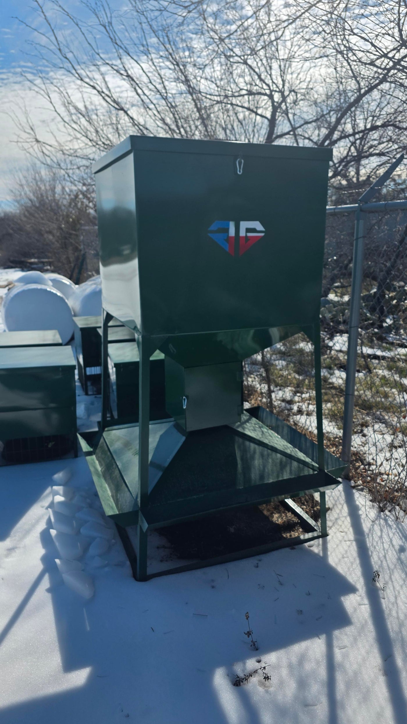 2000# Timed Protein Feeder