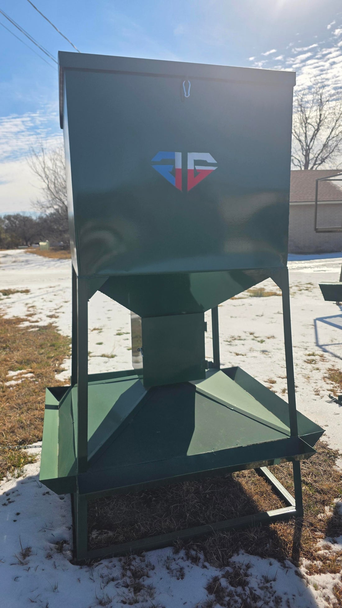 1000# Timed Protein Feeder